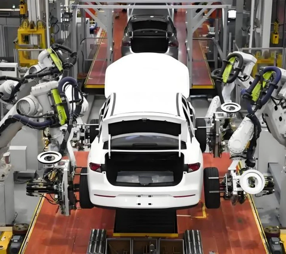 Automobil
